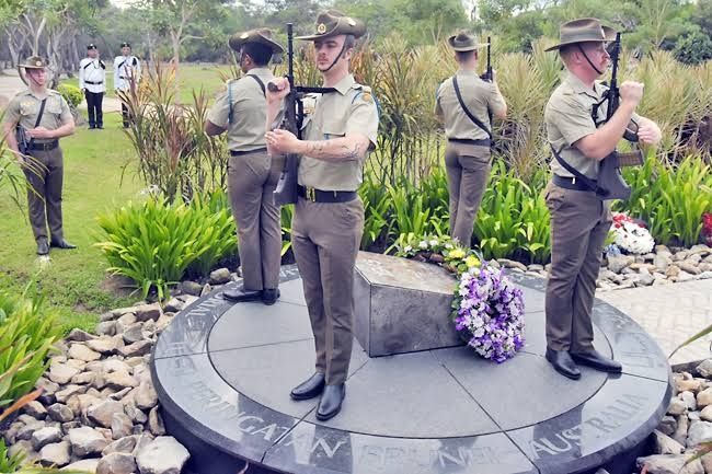 Brunei tour guides attend talk on Borneo history