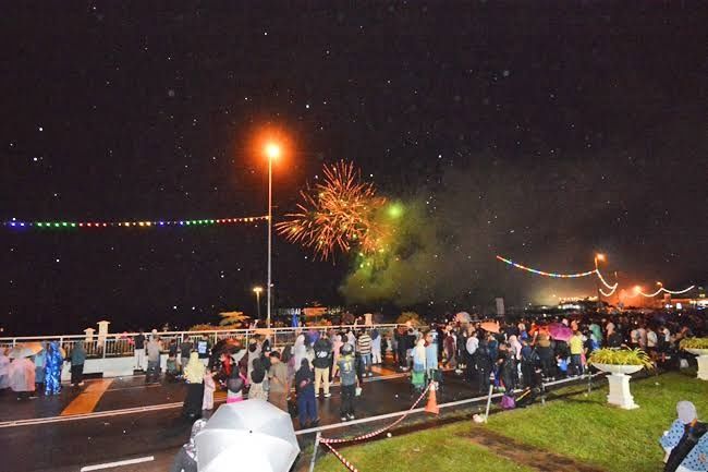 Brunei Tutong festival draws hundreds with parade, fireworks, bazaar